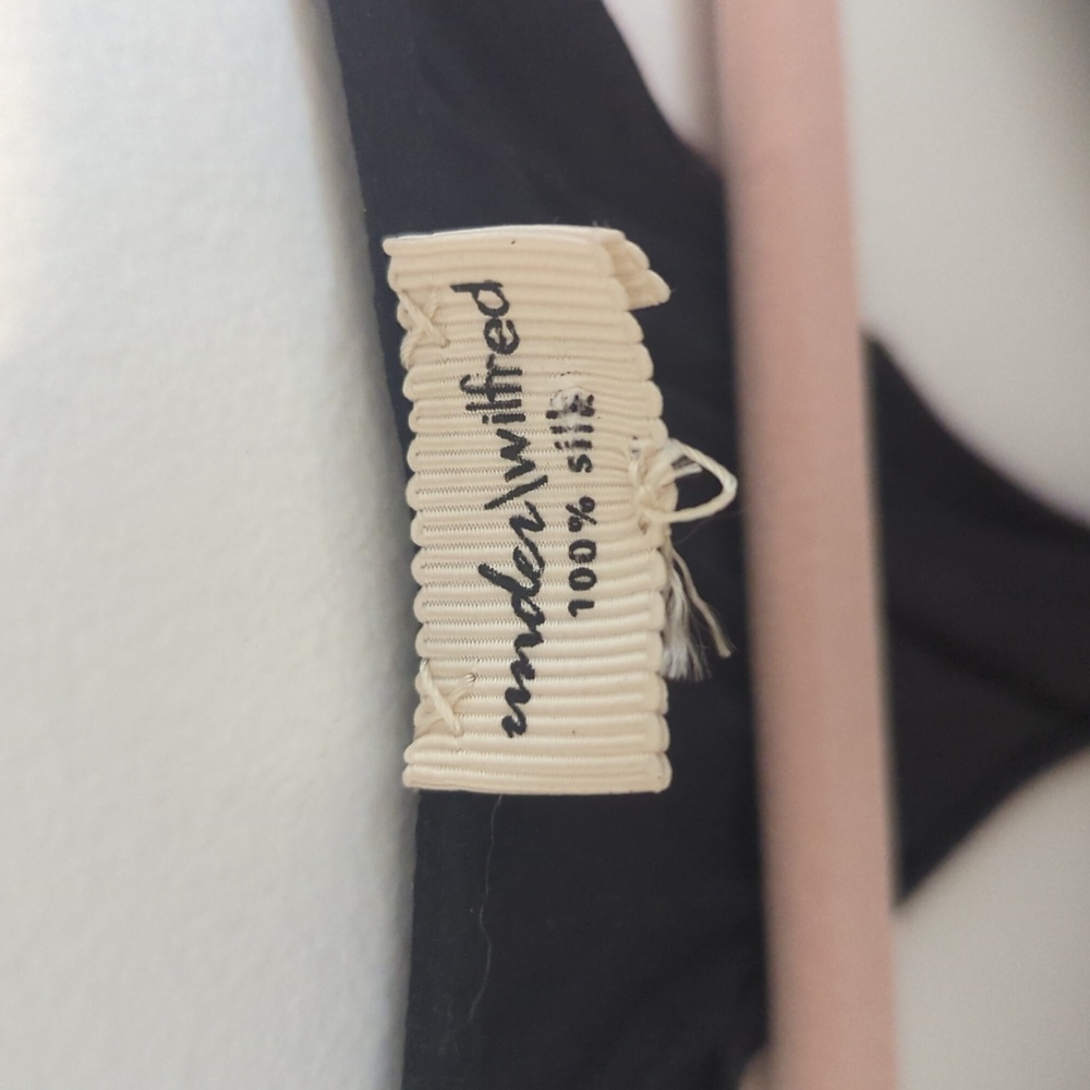 🧡 100% silk camisole from Wilfred, medium - Picture 2 of 4